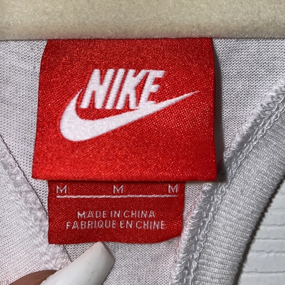 COPY - NIKE Crop Top White Black and Purple Size Medium - Picture 3 of 3